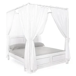 Cama con cortinas