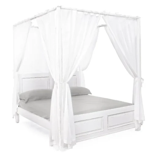 Cama con cortinas