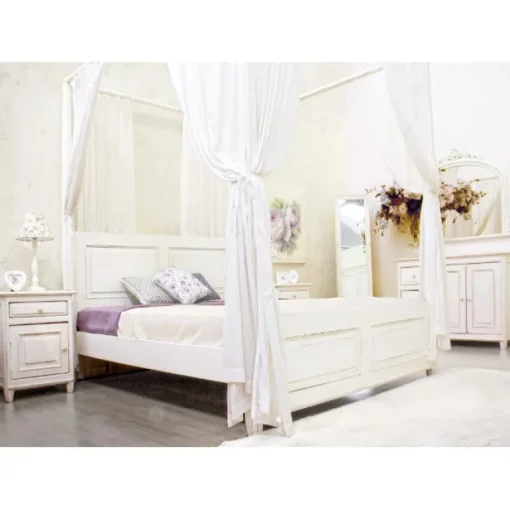 Cama con cortinas