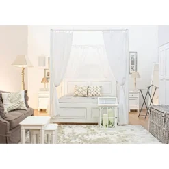 Cama con cortinas