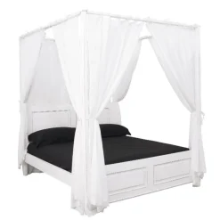 Cama con cortinas