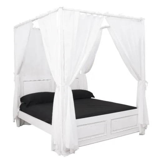 Cama con cortinas