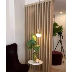 Separador ambientes listones de madera verticales