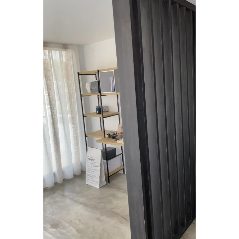 Separador ambientes listones de madera verticales