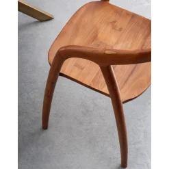 Silla Poe de madera de teca